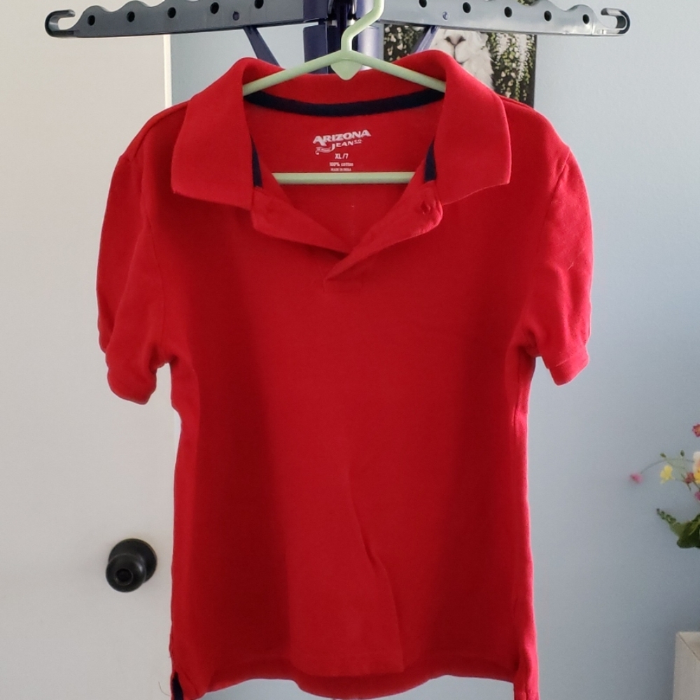 Boy's red collar shirt